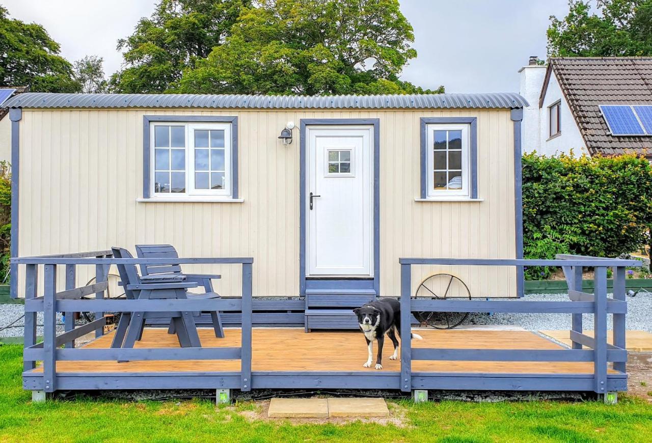 Small Cozy Shepherd Hut 20 By 7 Feet With Boxed In High Double Bed Balmacara Extérieur photo