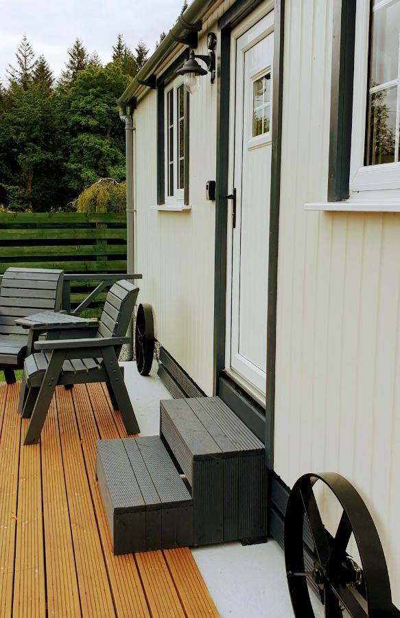 Small Cozy Shepherd Hut 20 By 7 Feet With Boxed In High Double Bed Balmacara Extérieur photo