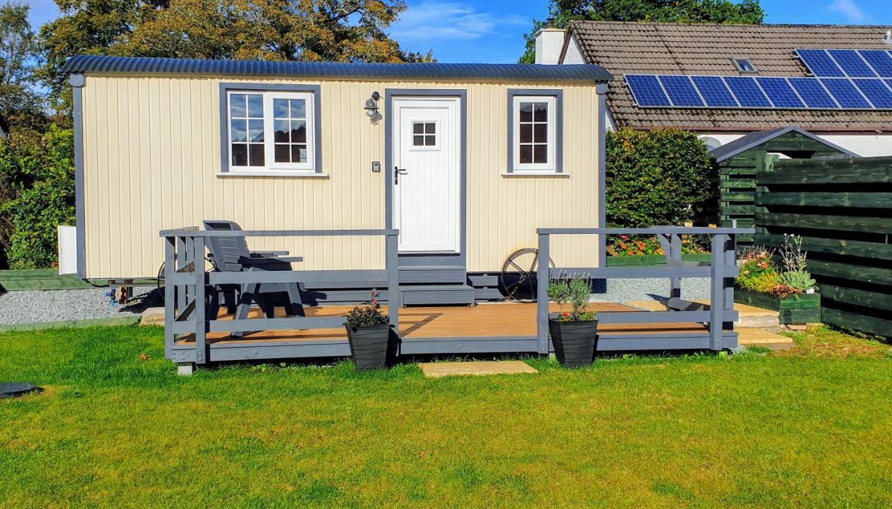 Small Cozy Shepherd Hut 20 By 7 Feet With Boxed In High Double Bed Balmacara Extérieur photo