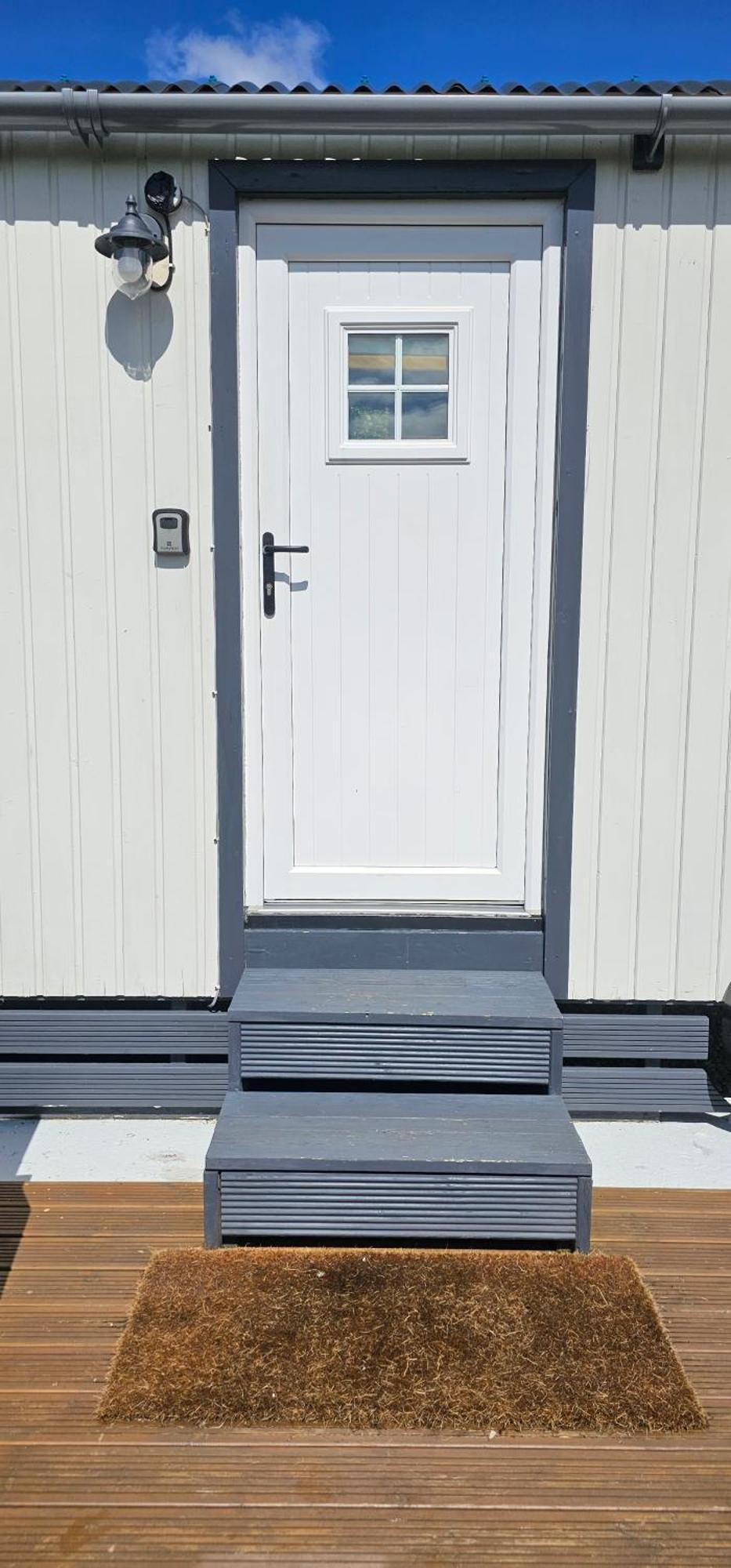Small Cozy Shepherd Hut 20 By 7 Feet With Boxed In High Double Bed Balmacara Extérieur photo